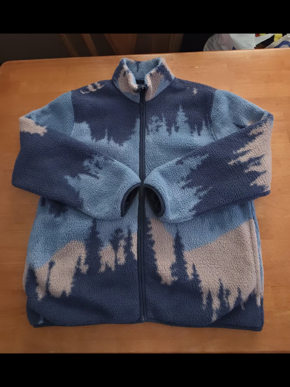 Old Navy Men's Blue Patterned Full-Zip Fleece Jacket. Size Med